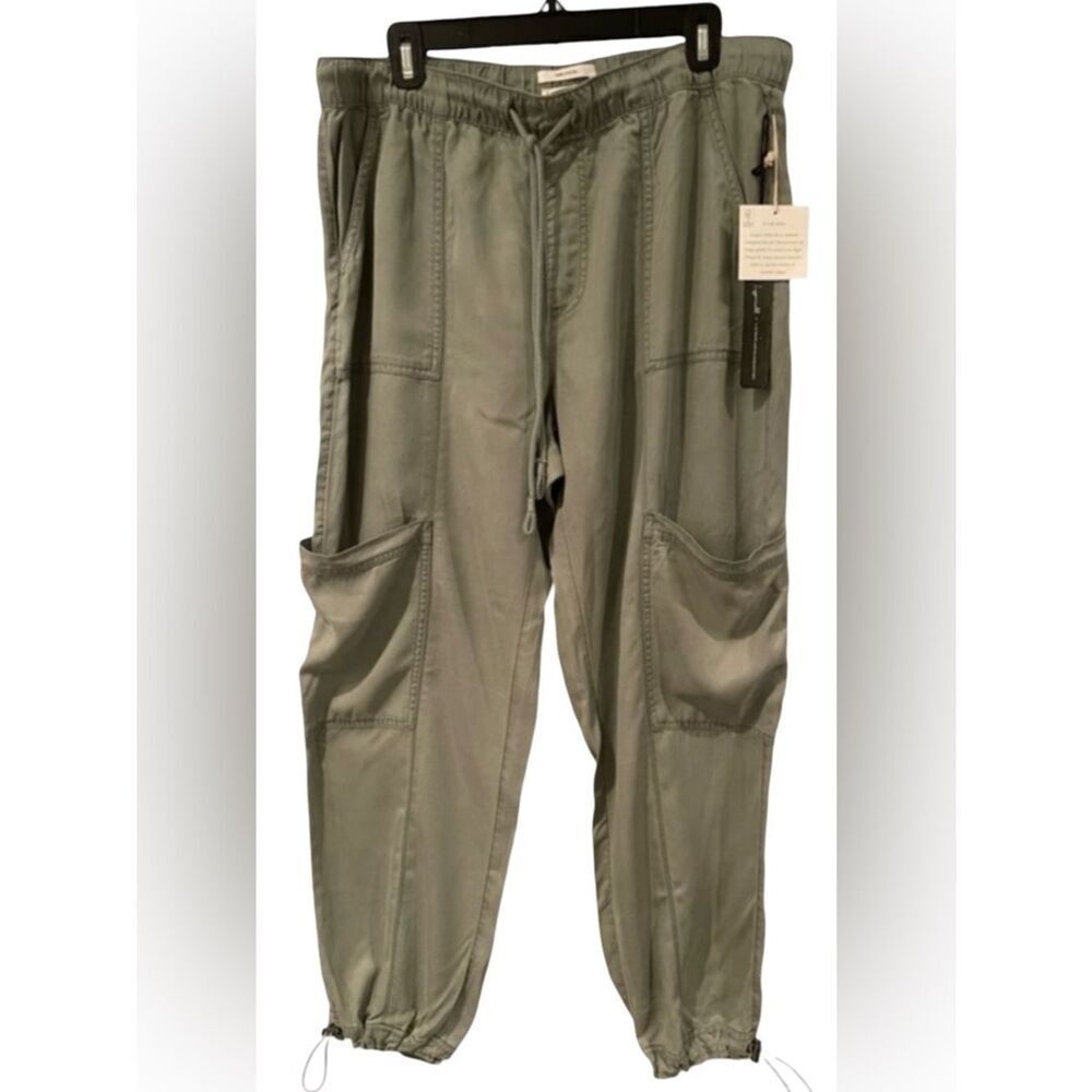 Nicole Miller Vintage Olive Cargo Pants with side pockets.